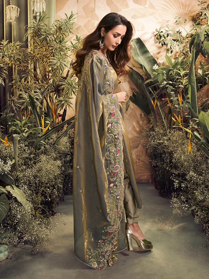 Women Floral Embroidered Zari Straight Crushed Organza Kurta Set - Image 3